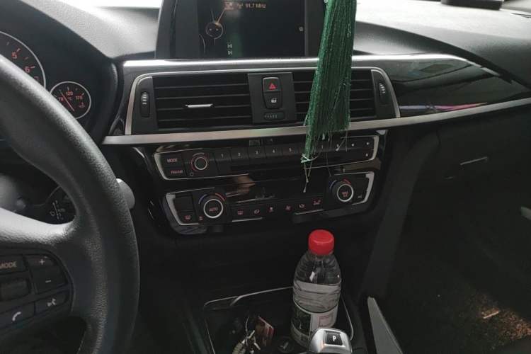 Used BMW 3 Series 2017 320Li Fashion Model Audio And AC Panel