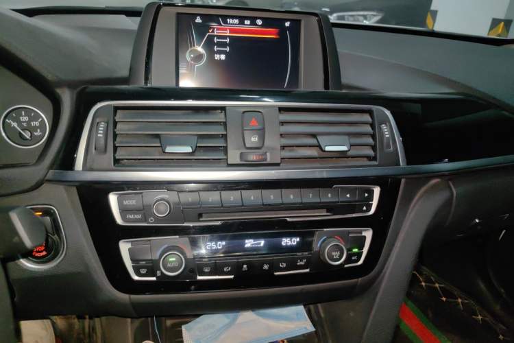 Used BMW 3 Series 2017 320Li Fashion Model Audio And AC Panel