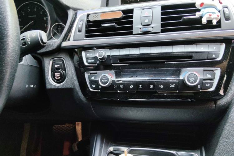 Used BMW 3 Series 2017 320Li Fashion Model Audio And AC Panel