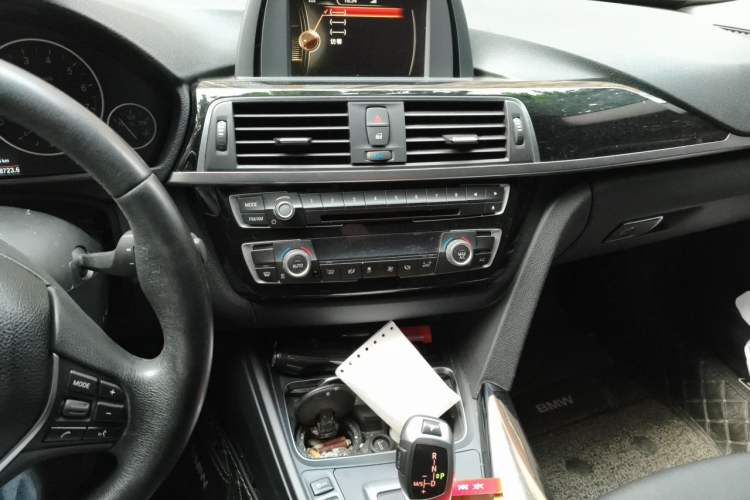 Used BMW 3 Series 2017 320Li Fashion Model Audio And AC Panel