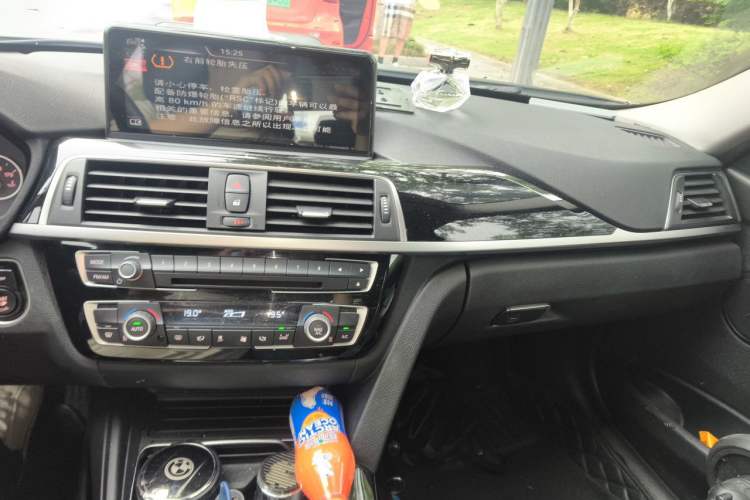 Used BMW 3 Series 2017 320Li Fashion Model Audio And AC Panel
