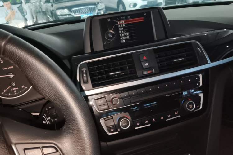 Used BMW 3 Series 2017 320Li Fashion Model Audio And AC Panel