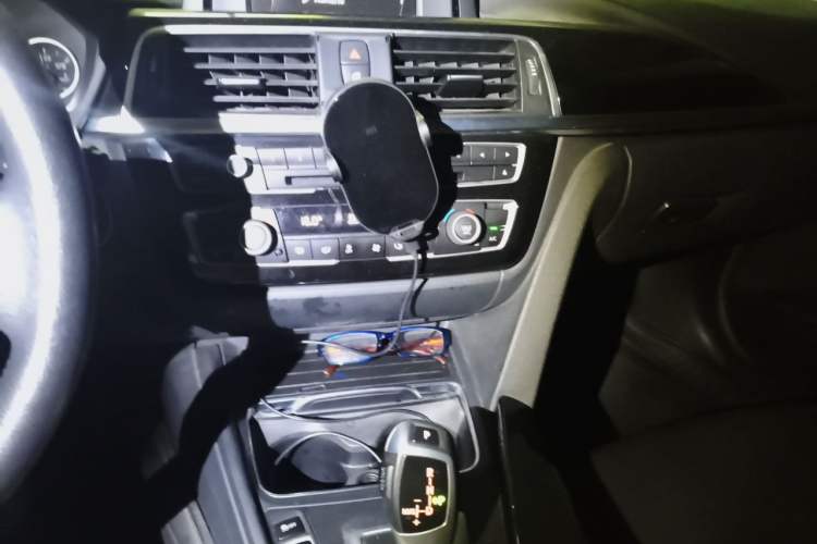 Used BMW 3 Series 2017 320Li Fashion Model Audio And AC Panel