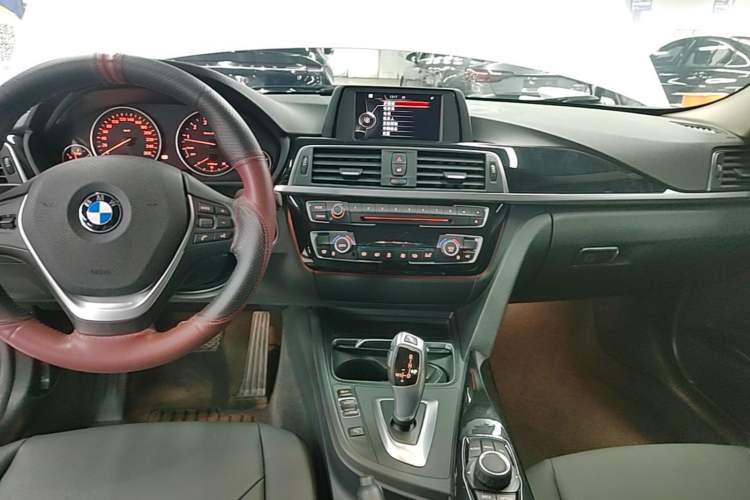 Used BMW 3 Series 2017 320Li Fashion Model Audio And AC Panel