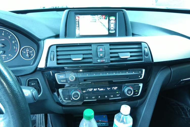 Used BMW 3 Series 2017 320i M Sport Audio And AC Panel
