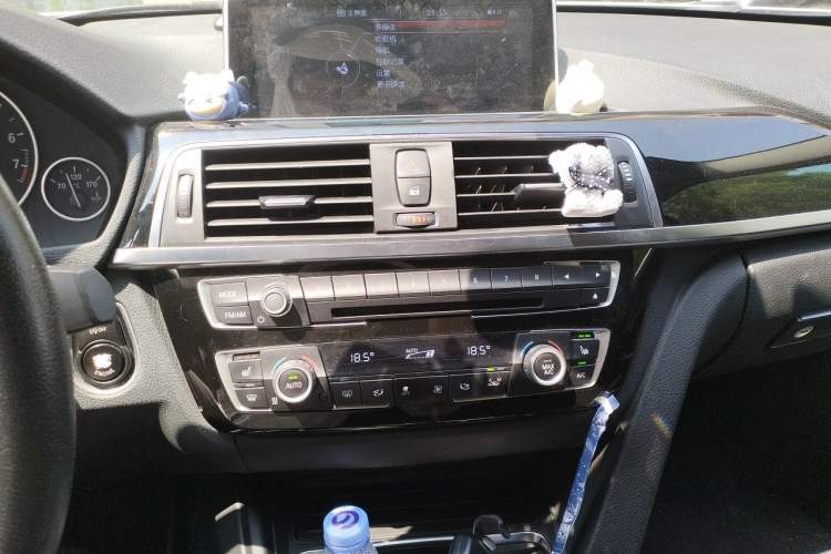 Used BMW 3 Series 2017 320Li Fashion Model Audio And AC Panel