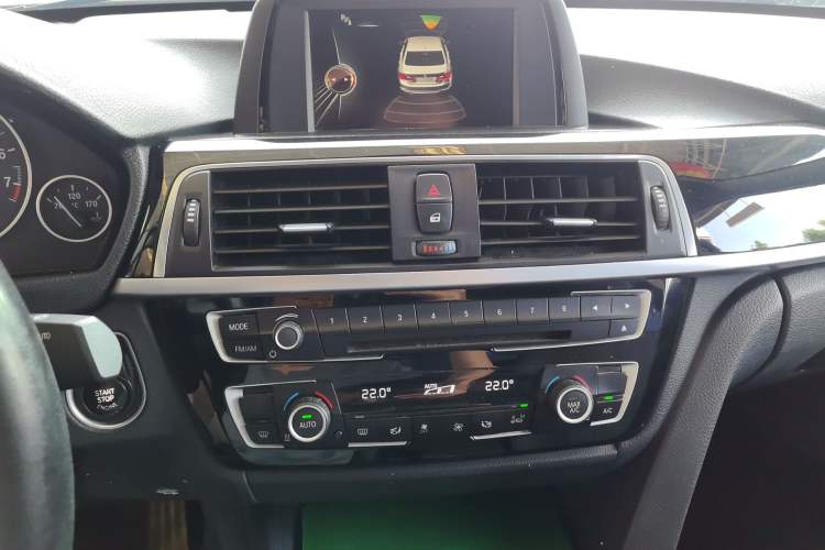 Used BMW 3 Series 2017 320Li Fashion Model Audio And AC Panel