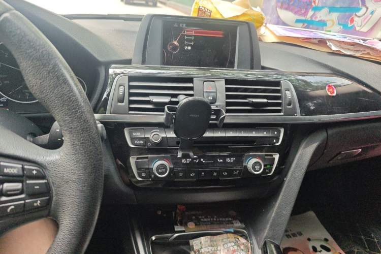 Used BMW 3 Series 2017 318Li Fashion Model Audio And AC Panel