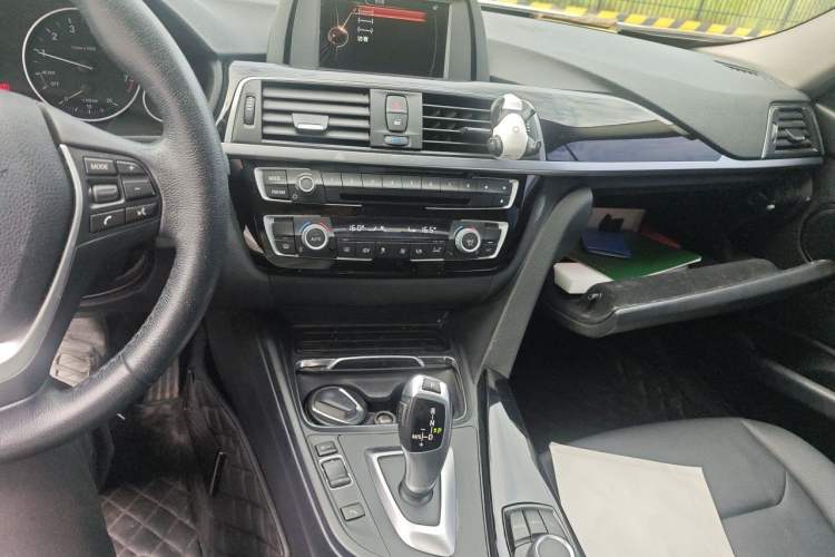 Used BMW 3 Series 2017 320Li Fashion Model Audio And AC Panel