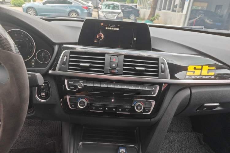 Used BMW 3 Series 2017 320Li M Sport Edition Audio And AC Panel