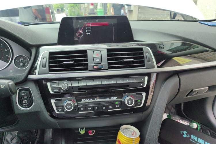 Used BMW 3 Series 2017 320Li M Sport Edition Audio And AC Panel