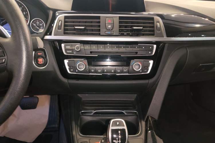 Used BMW 3 Series 2017 320Li M Sport Edition Audio And AC Panel