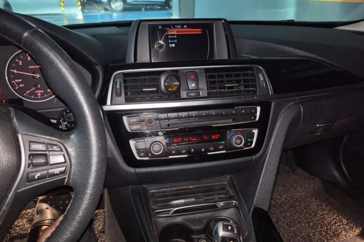 Used BMW 3 Series 2017 320Li Fashion Model Audio And AC Panel