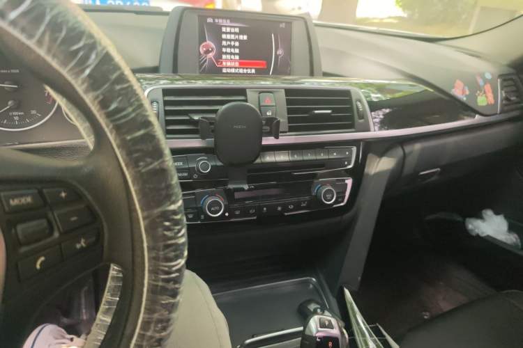 Used BMW 3 Series 2017 320Li Fashion Model Audio And AC Panel