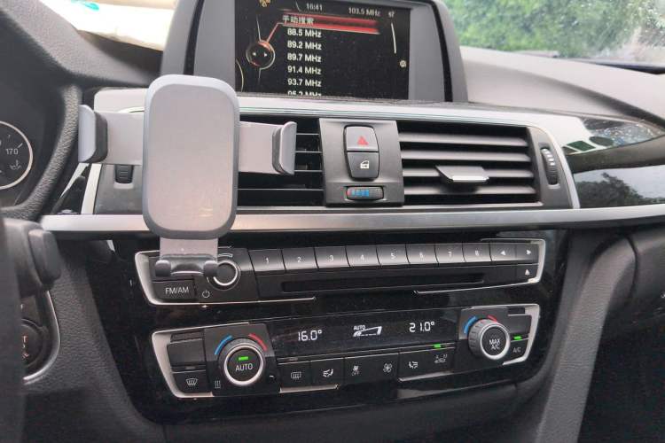 Used BMW 3 Series 2017 320Li Fashion Model Audio And AC Panel