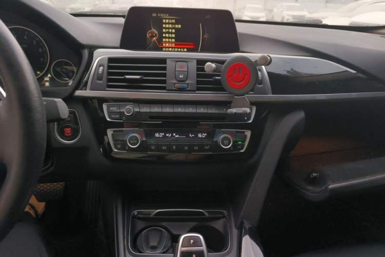 Used BMW 3 Series 2017 320Li M Sport Edition Audio And AC Panel