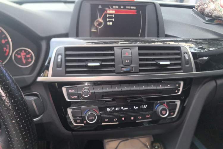 Used BMW 3 Series 2017 320Li Fashion Model Audio And AC Panel