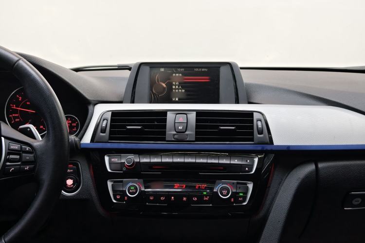 Used BMW 3 Series 2017 320i M Sport Audio And AC Panel