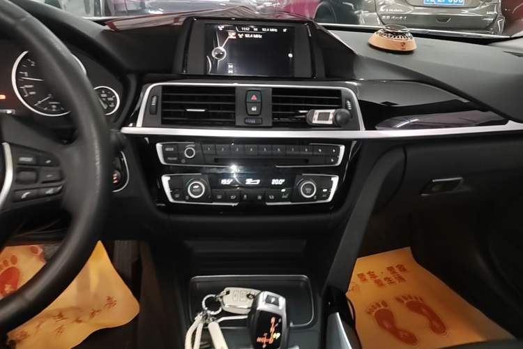 Used BMW 3 Series 2017 320Li Fashion Model Audio And AC Panel