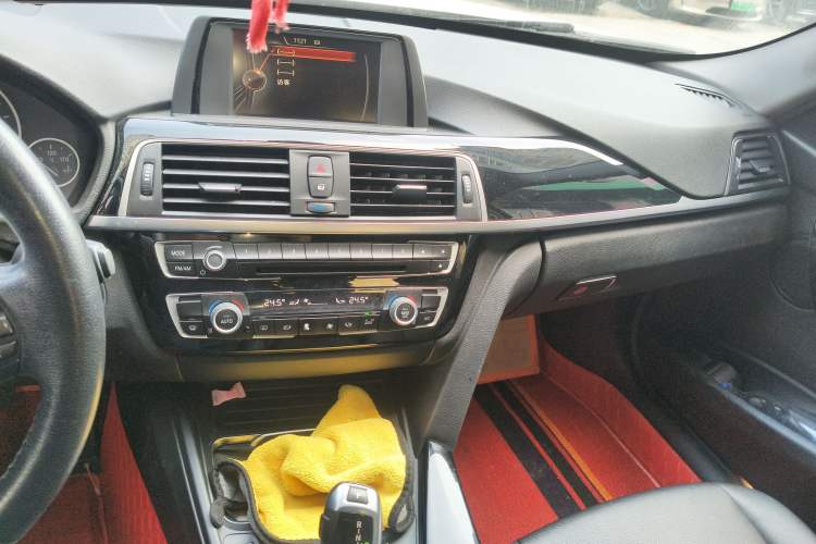 Used BMW 3 Series 2017 320Li Fashion Model Audio And AC Panel