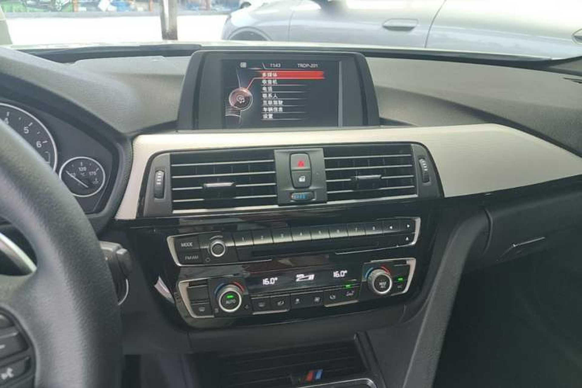 Used BMW 3 Series 2017 320i M Sport Audio And AC Panel