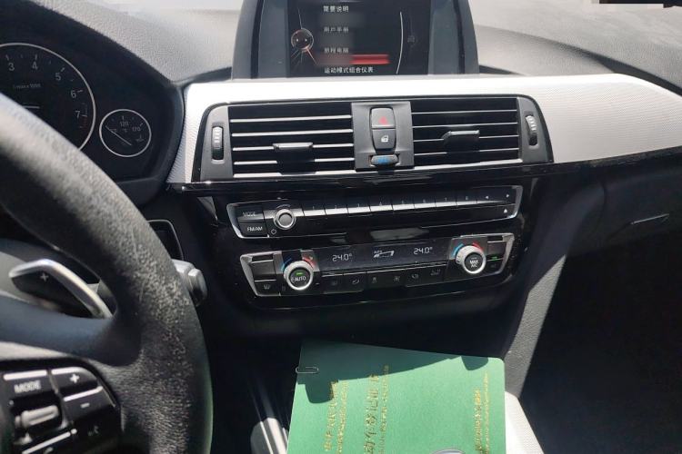 Used BMW 3 Series 2017 320i M Sport Audio And AC Panel