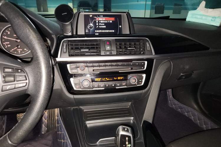 Used BMW 3 Series 2017 320Li Fashion Model Audio And AC Panel