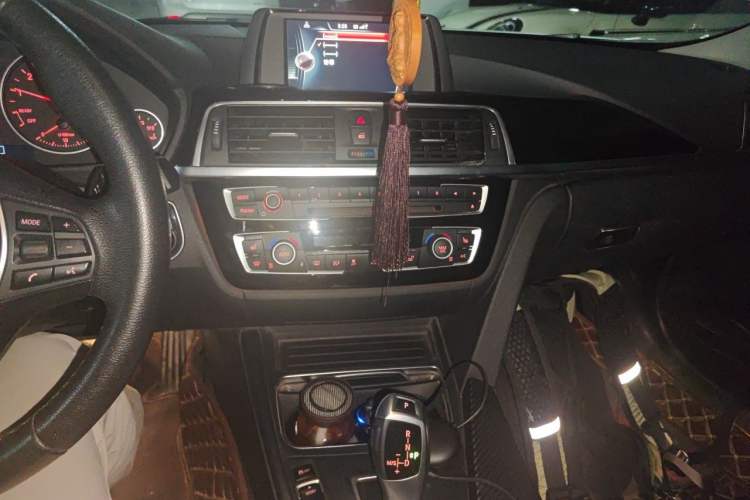 Used BMW 3 Series 2017 320Li xDrive Fashion Model Audio And AC Panel