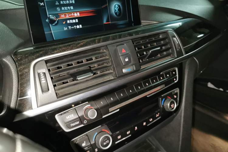 Used BMW 3 Series 2017 330Li M Sport Edition Audio And AC Panel