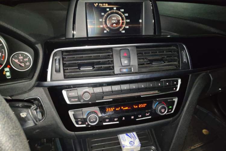 Used BMW 3 Series 2017 320Li Fashion Model Audio And AC Panel