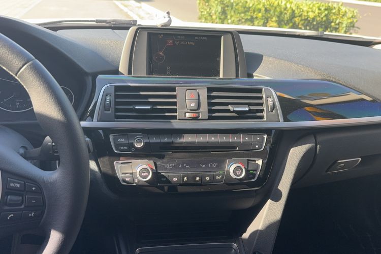 Used BMW 3 Series 2017 320Li Fashion Model Audio And AC Panel