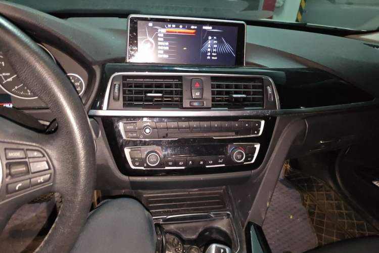 Used BMW 3 Series 2017 318Li Fashion Model Audio And AC Panel
