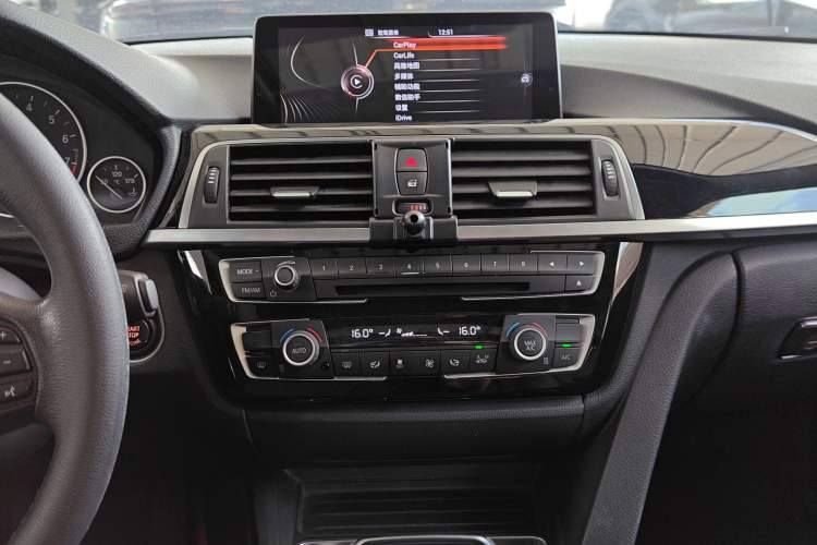Used BMW 3 Series 2017 320Li Fashion Model Audio And AC Panel