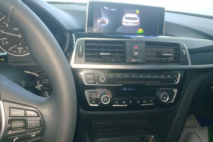 Used BMW 3 Series 2017 318Li Fashion Model Audio And AC Panel