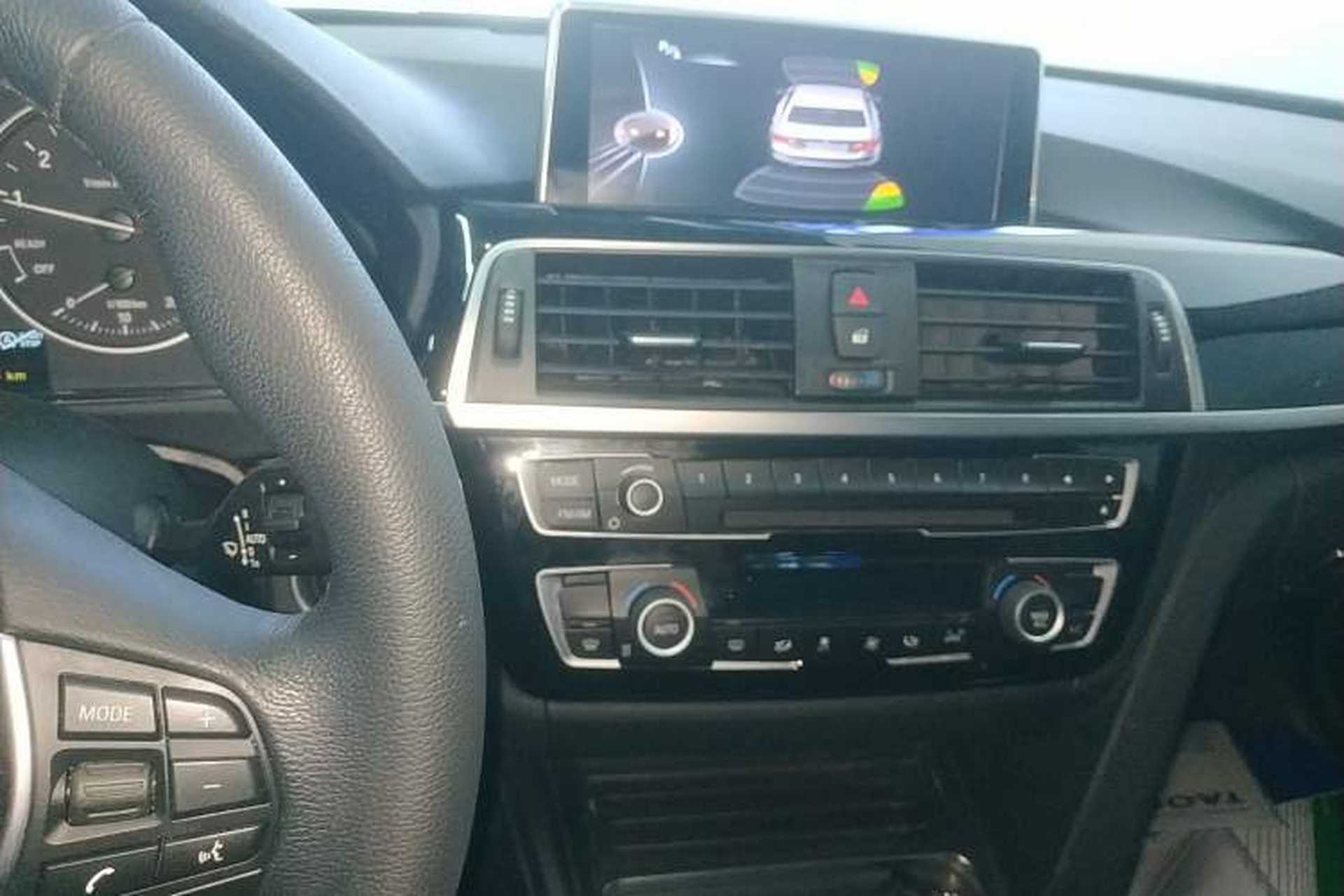 Used BMW 3 Series 2017 318Li Fashion Model Audio And AC Panel