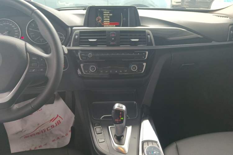 Used BMW 3 Series 2017 320Li Fashion Model Audio And AC Panel