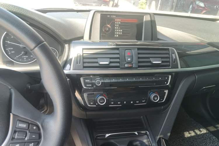 Used BMW 3 Series 2017 320Li Fashion Model Audio And AC Panel