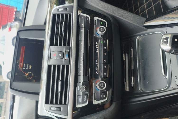 Used BMW 3 Series 2017 320Li Fashion Model Audio And AC Panel