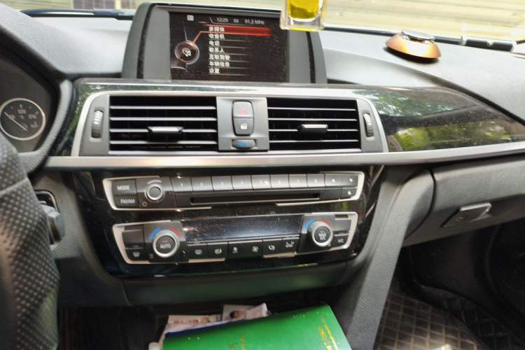 Used BMW 3 Series 2017 318Li Fashion Model Audio And AC Panel