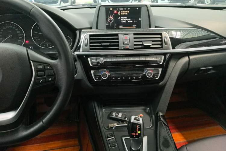 Used BMW 3 Series 2017 320Li Fashion Model Audio And AC Panel