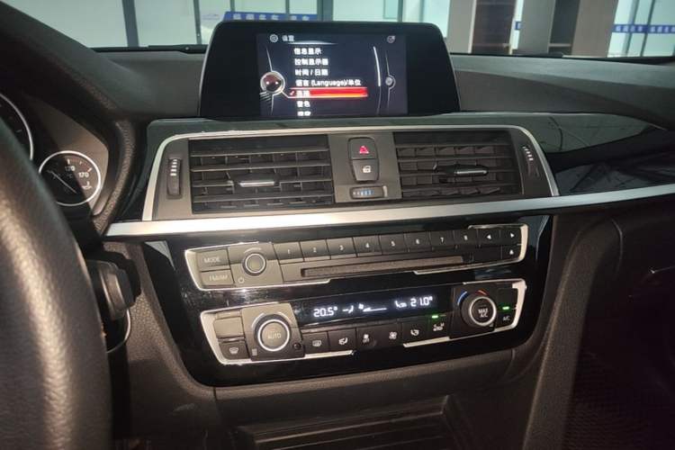 Used BMW 3 Series 2017 320Li M Sport Edition Audio And AC Panel
