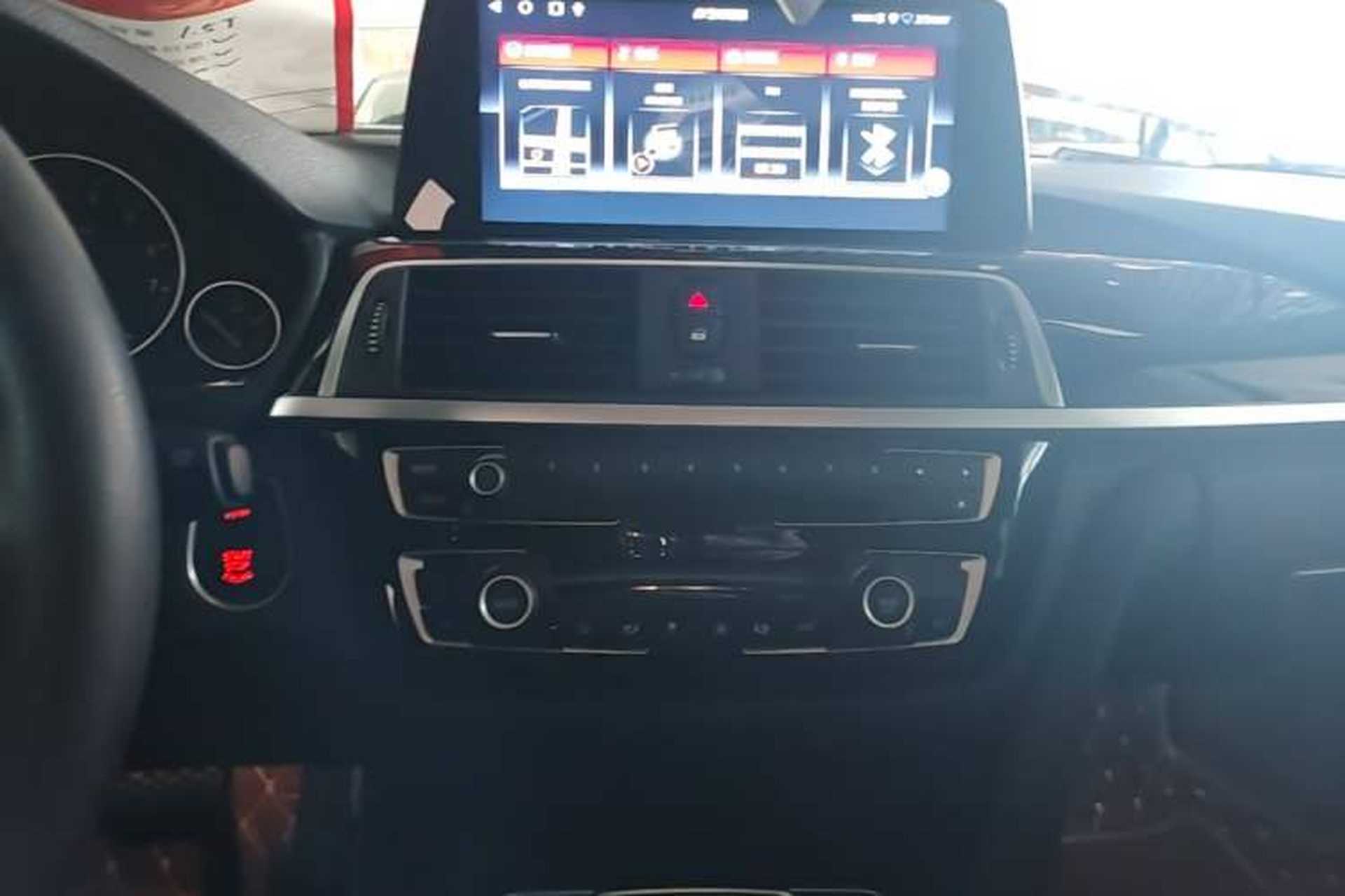 Used BMW 3 Series 2017 318i Fashion Model Audio And AC Panel