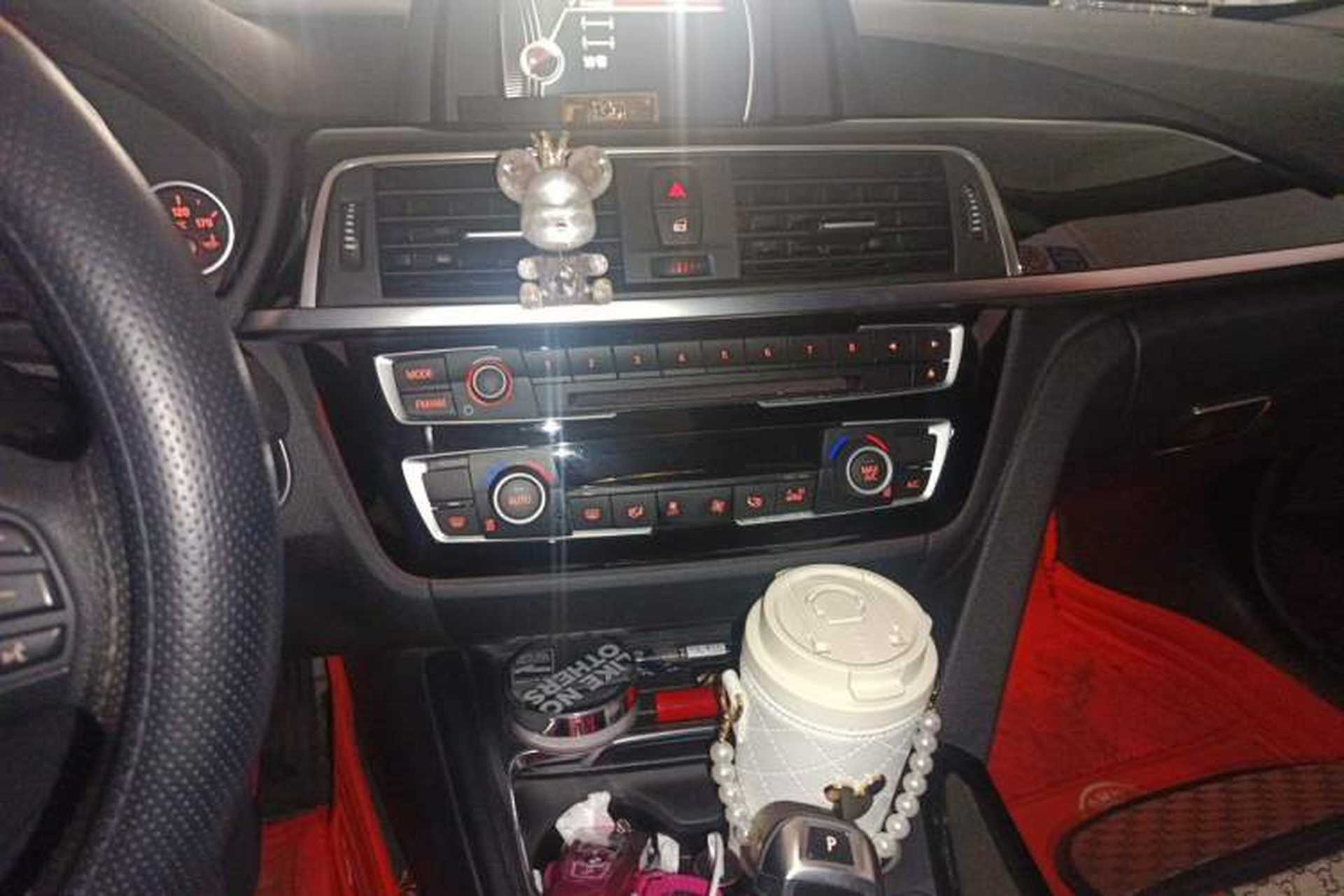 Used BMW 3 Series 2017 318i Fashion Model Audio And AC Panel