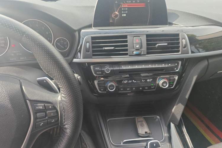 Used BMW 3 Series 2017 320Li M Sport Edition Audio And AC Panel