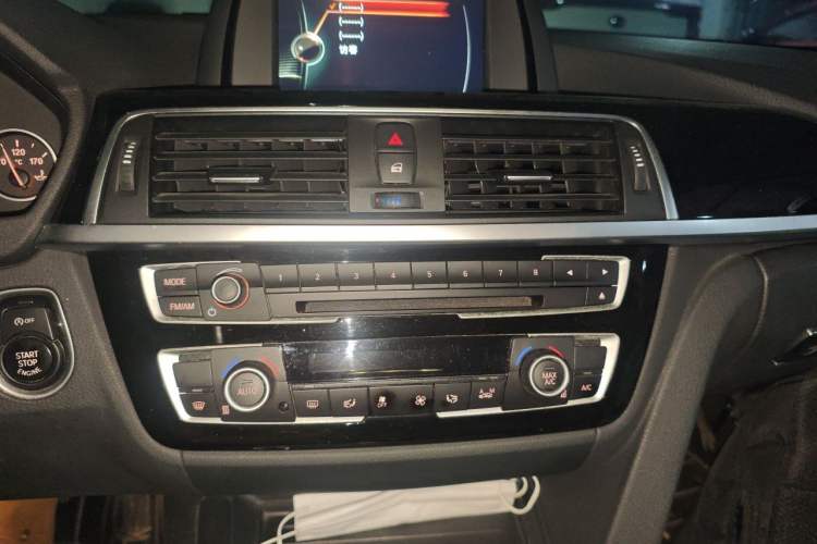 Used BMW 3 Series 2017 320Li Fashion Model Audio And AC Panel