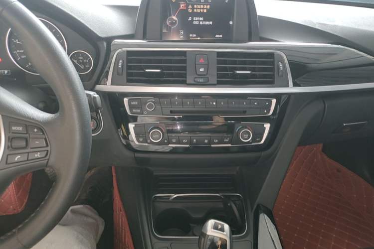 Used BMW 3 Series 2017 318Li Fashion Model Audio And AC Panel