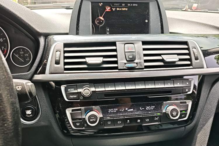Used BMW 3 Series 2017 318Li Fashion Model Audio And AC Panel