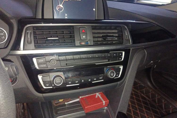 Used BMW 3 Series 2017 320Li Fashion Model Audio And AC Panel