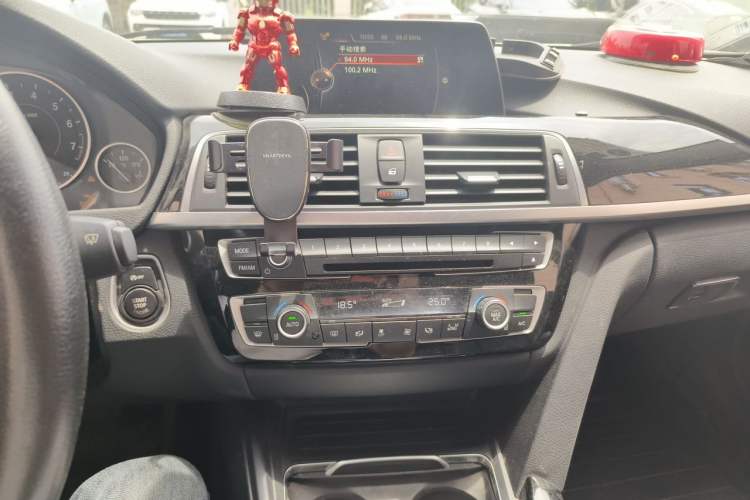 Used BMW 3 Series 2017 320Li M Sport Edition Audio And AC Panel