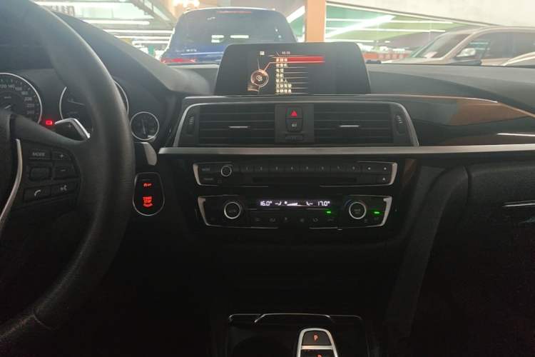 Used BMW 3 Series 2017 320Li M Sport Edition Audio And AC Panel